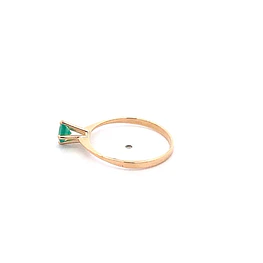 Anillo Solitario de Oro Amarillo 18K con Piedra Verde