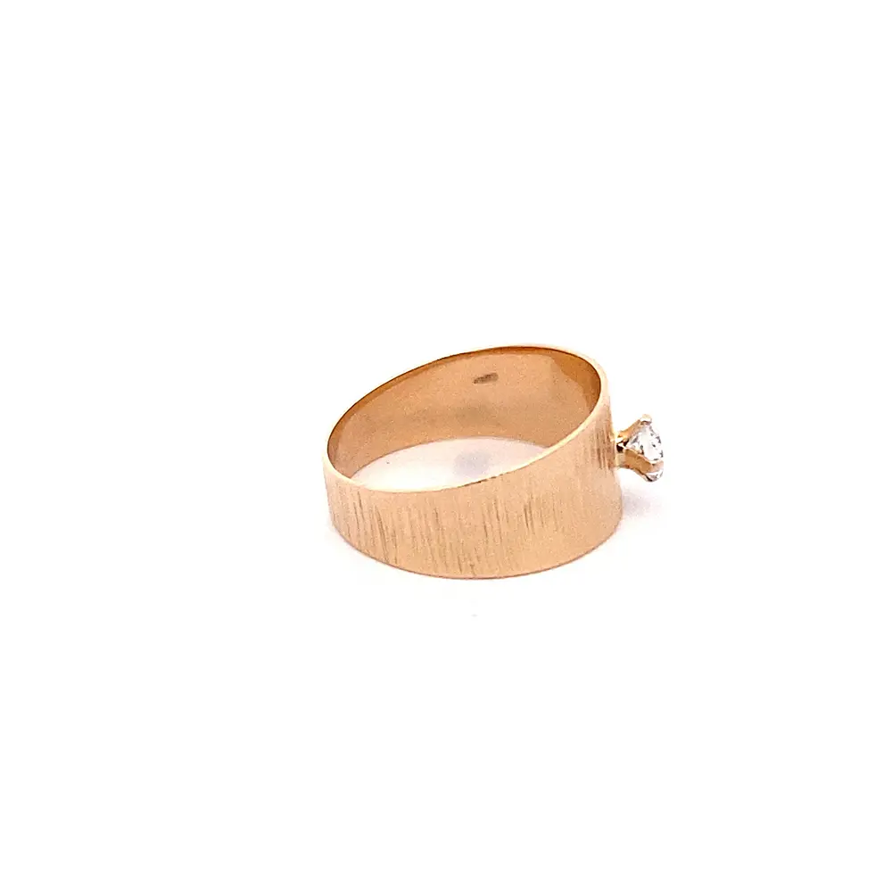Anillo Bombé de Oro Amarillo 18K con Piedra Incolora