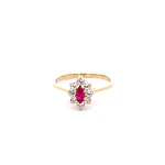 Anillo Lady Di de Oro Amarillo 18K con Piedra Fucsia e Incoloras