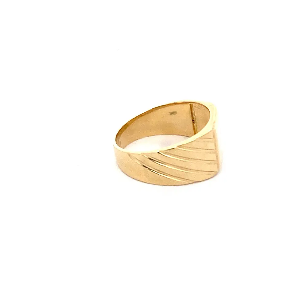 Anillo Sello con Tallado Lateral de Oro Amarillo 18K