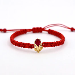 Pulsera De Hilo Rojo Con Dije Copihue De Oro Amarillo 18K