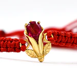 Pulsera De Hilo Rojo Con Dije Copihue De Oro Amarillo 18K
