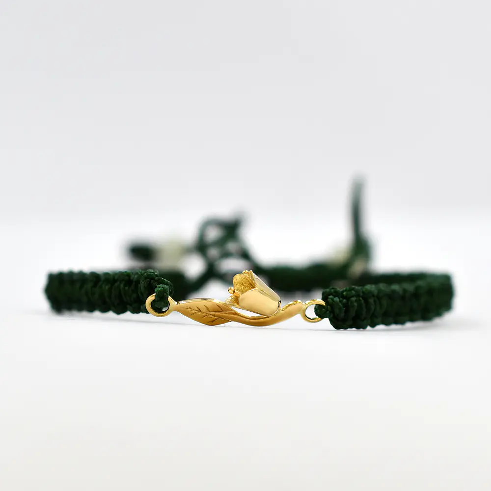 Pulsera De Hilo Verde Con Dije Copihue De Oro Amarillo 18K