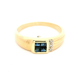 Anillo Semibombé Tallado De Oro 18K Con Diamantes y Piedras Azules