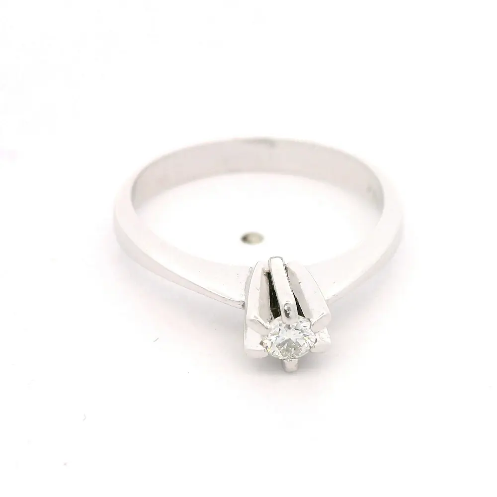 Anillo Solitario Flor De Oro Blanco 18K Con Diamante Natural
