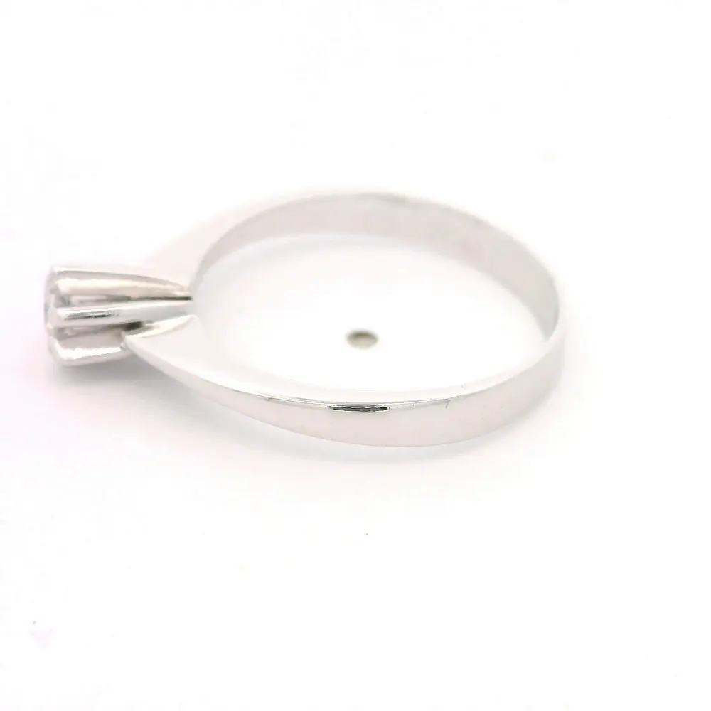 Anillo Solitario Flor De Oro Blanco 18K Con Diamante Natural