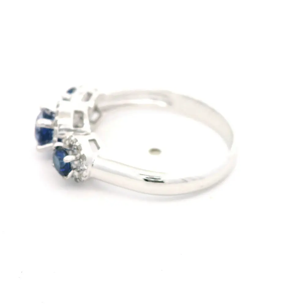 Anillo Triple Halo De Oro Blanco 18K Con Diamantes y Zafiros