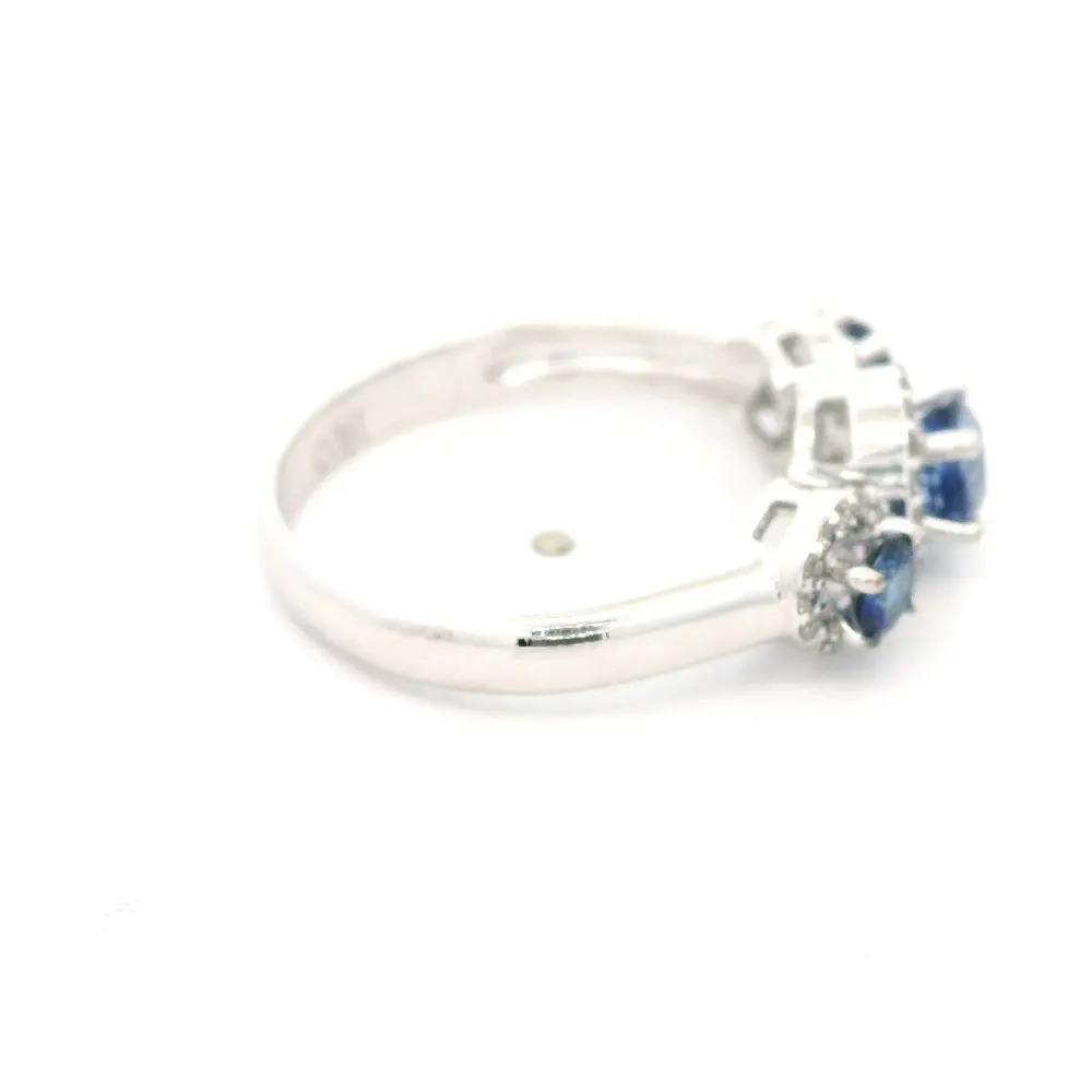 Anillo Triple Halo De Oro Blanco 18K Con Diamantes y Zafiros