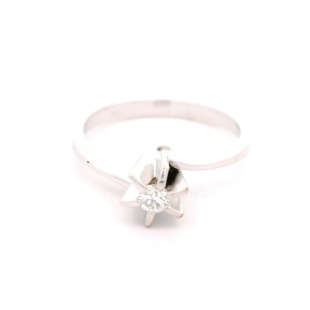 Anillo Solitario Flor De Oro Blanco 18K Con Diamante Natural