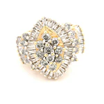 Anillo Ovalado Tallado De Oro 10K Con Diamantes Baguette y Redondos