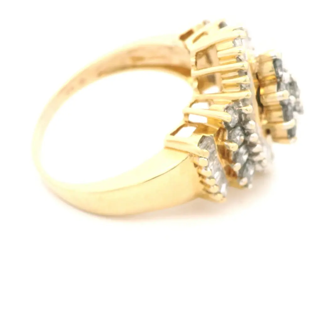 Anillo Ovalado Tallado De Oro 10K Con Diamantes Baguette y Redondos