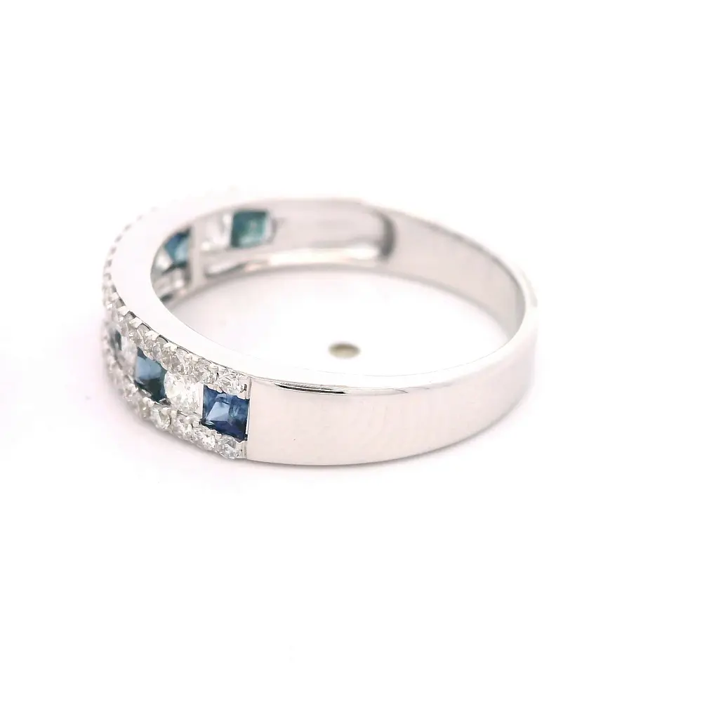 Anillo Cintillo De Oro Blanco 18K Con Diamantes y Piedras Azules