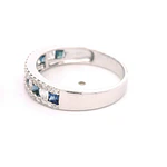 Anillo Cintillo De Oro Blanco 18K Con Diamantes y Piedras Azules