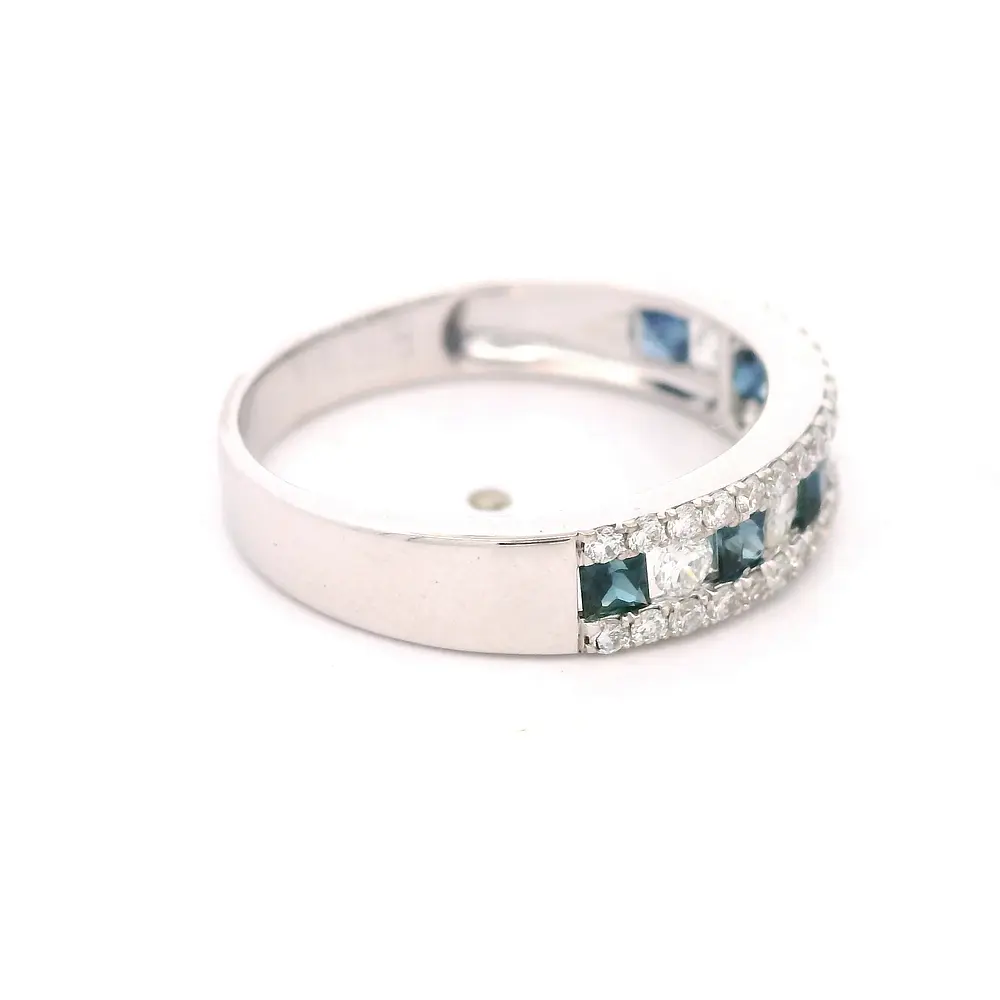 Anillo Cintillo De Oro Blanco 18K Con Diamantes y Piedras Azules