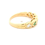 Anillo Cintillo Corazones De Oro 18K Con Diamantes y Piedras Verdes