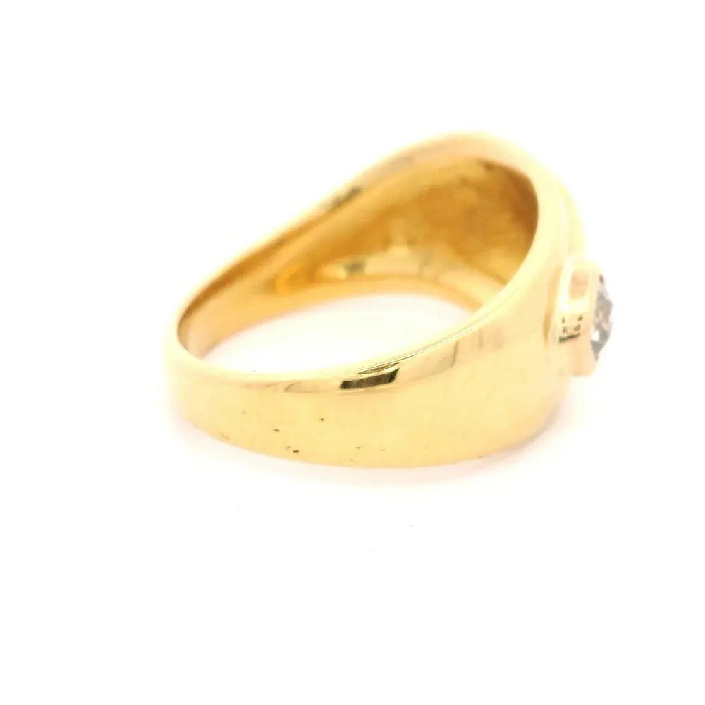 Anillo Semibombé De Oro 18K Con Diamante Cojín