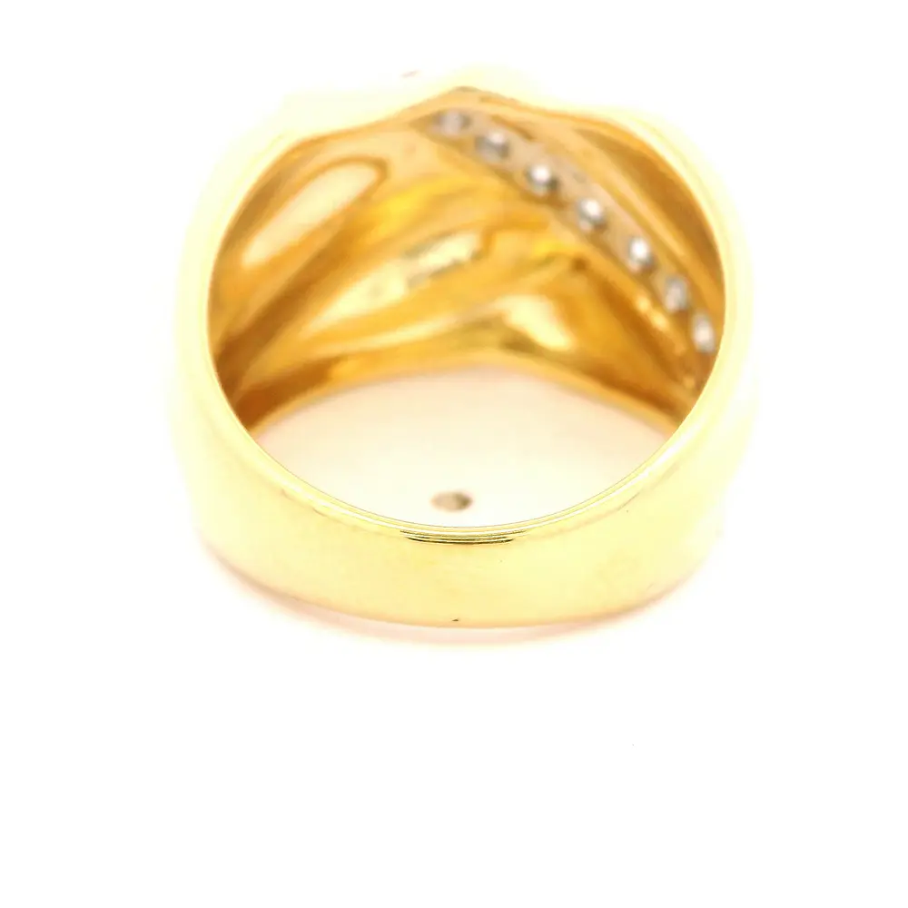 Anillo Bombé De Oro 18K Con 8 Diamantes