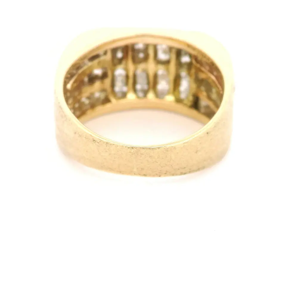 Anillo Semibombé Mateado De Oro 14K Con 54 Diamantes Naturales