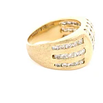 Anillo Semibombé Mateado De Oro 14K Con 54 Diamantes Naturales