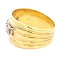 Anillo Semibombé Tallado De Oro 18K Con 5 Diamantes Naturales