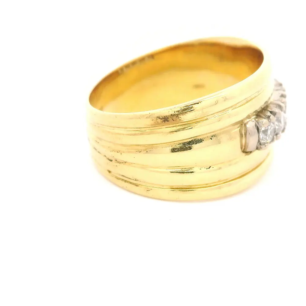 Anillo Semibombé Tallado De Oro 18K Con 5 Diamantes Naturales