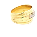 Anillo Semibombé Tallado De Oro 18K Con 5 Diamantes Naturales