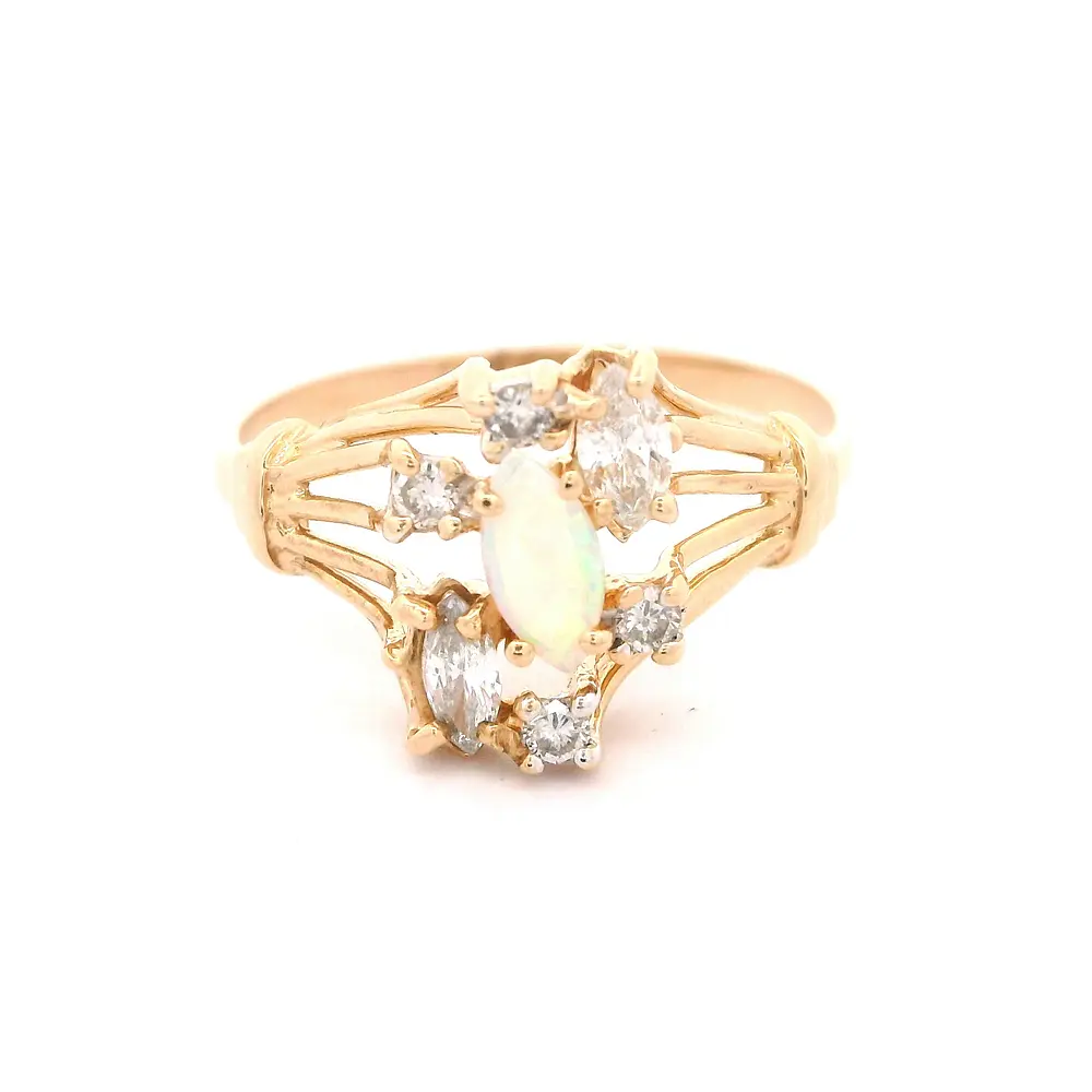 Anillo Calado De Oro 14K Con Ópalo Blanco y Diamantes