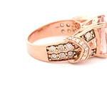 Anillo Calado De Oro Rosado 14K Con Diamantes y Piedra Rosada