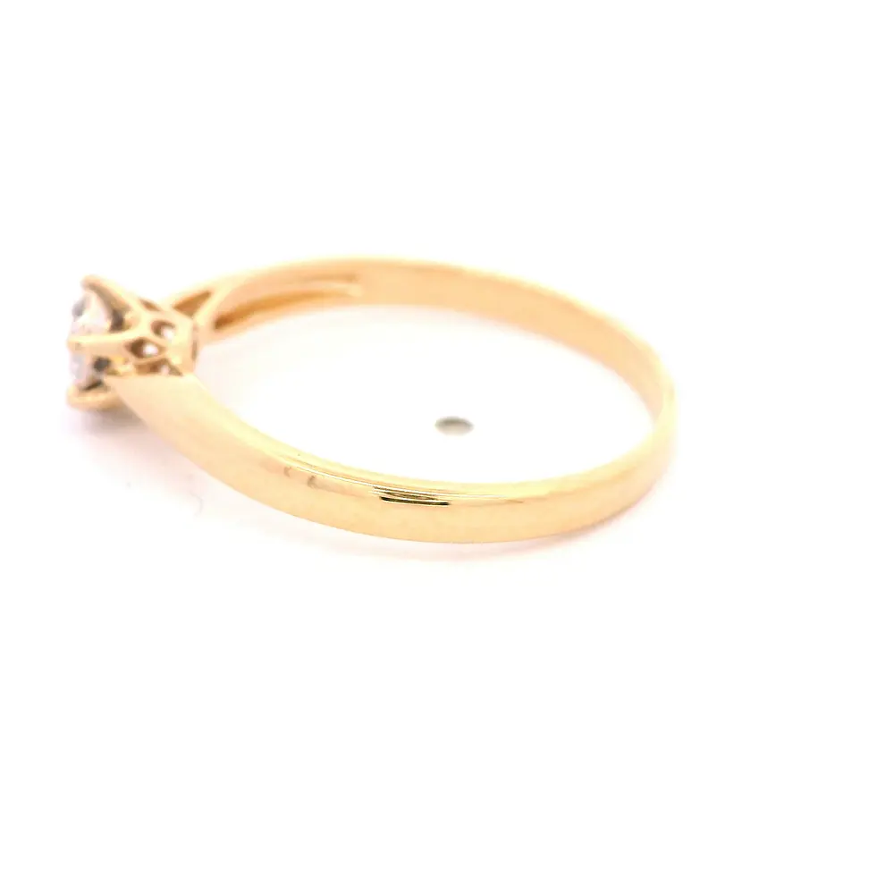 Anillo Flor De Oro 18K Con 7 Diamantes