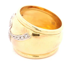 Anillo Bombé Flor Trébol De Dos Oros 18K Con 39 Diamantes