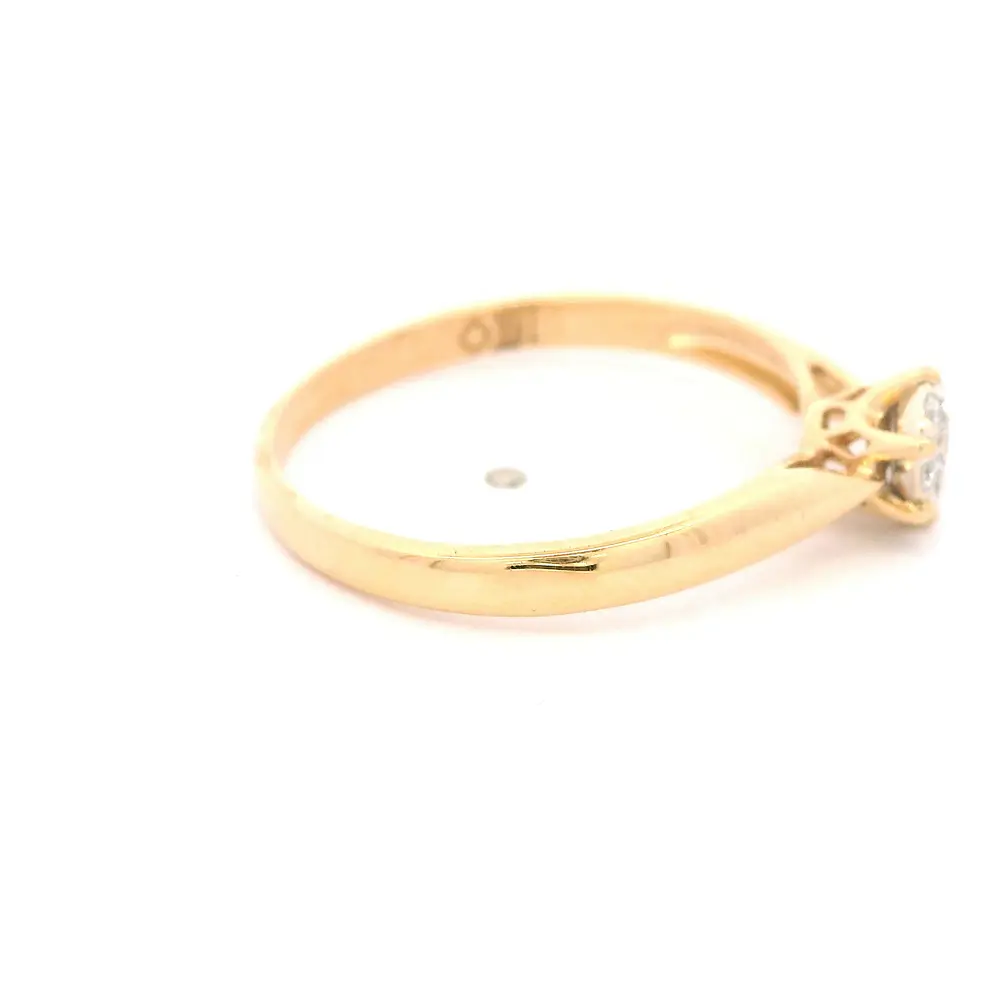 Anillo Flor De Oro 18K Con 7 Diamantes