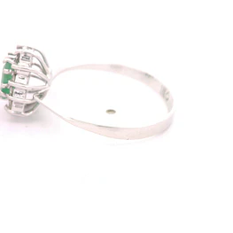 Anillo Flor De Oro Blanco 18K Con Esmeralda y 12 Diamantes