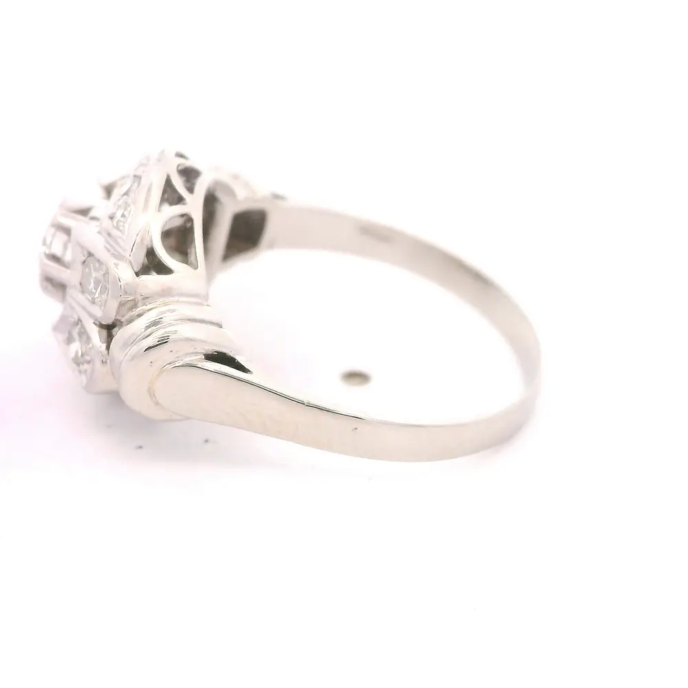 Anillo Circular Calado De Platino Con 13 Diamantes