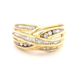 Anillo Calado Entrelazado De Oro 10K Con 42 Diamantes