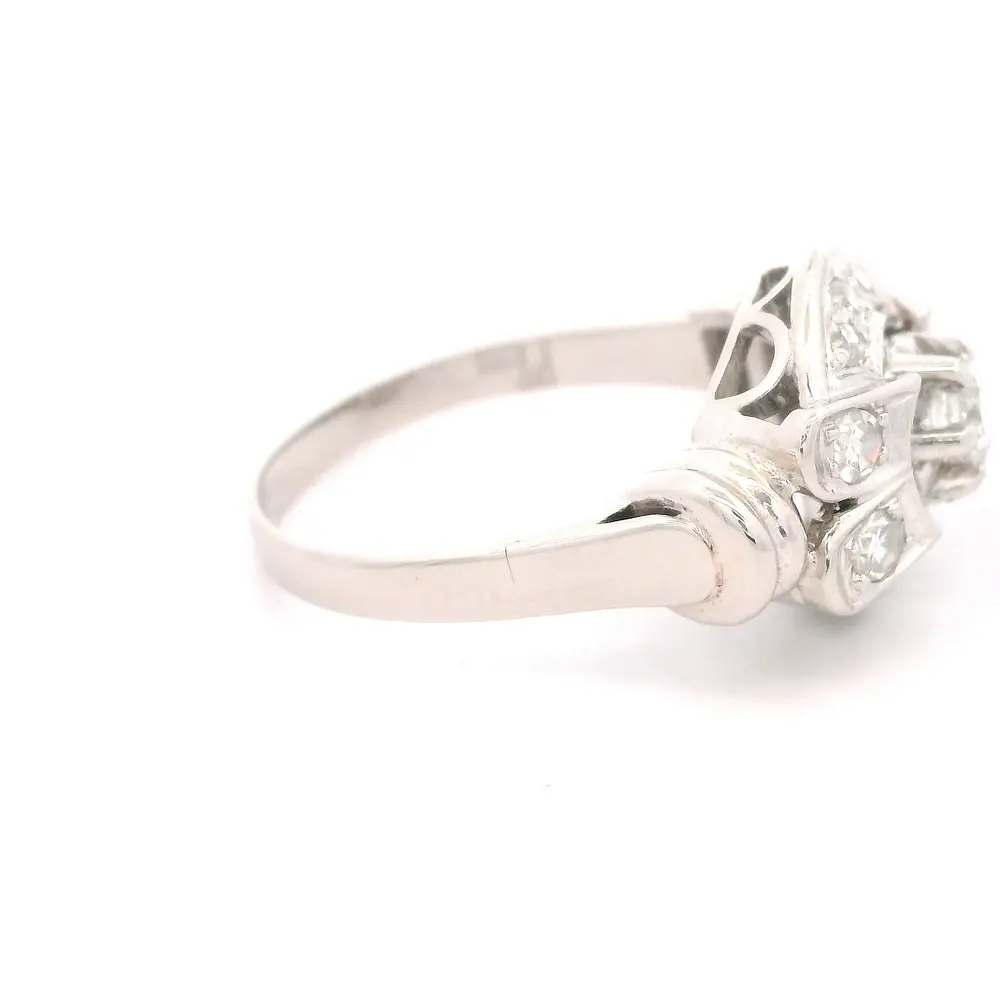 Anillo Circular Calado De Platino Con 13 Diamantes