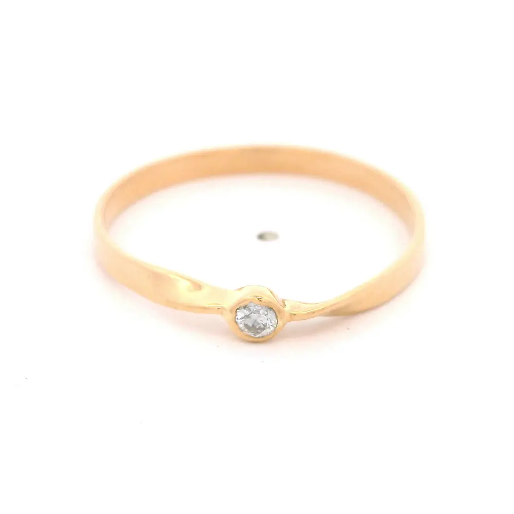 Anillo Solitario De Oro Amarillo 18K Con Diamante