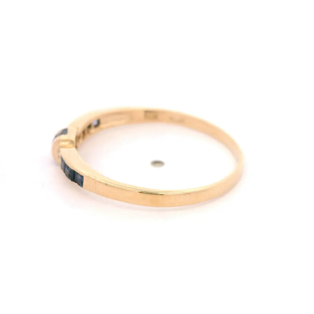 Anillo Cintillo De Oro Amarillo 14K Con Zafiros Princess y Diamantes