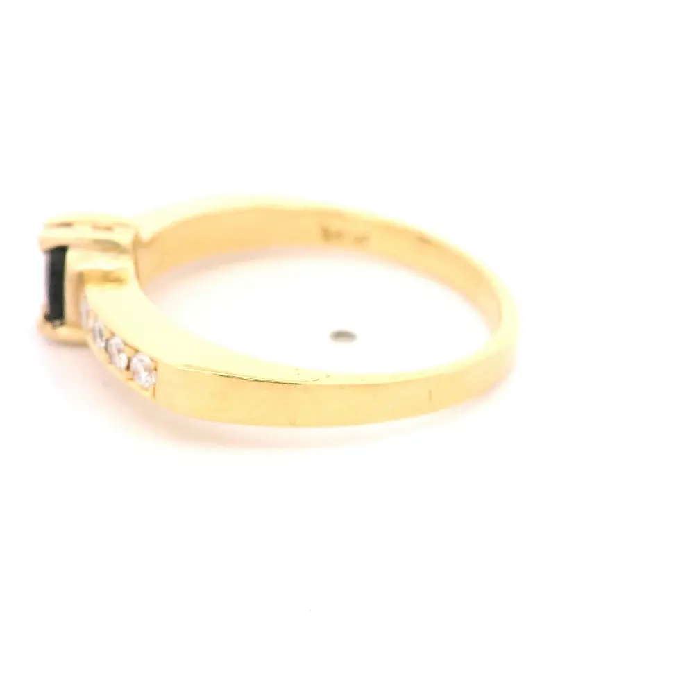 Anillo Cintillo Solitario De Oro 18K Con Zafiro y 8 Diamantes