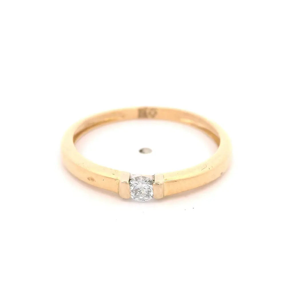 Anillo Solitario De Oro Amarillo 18K Con Diamante