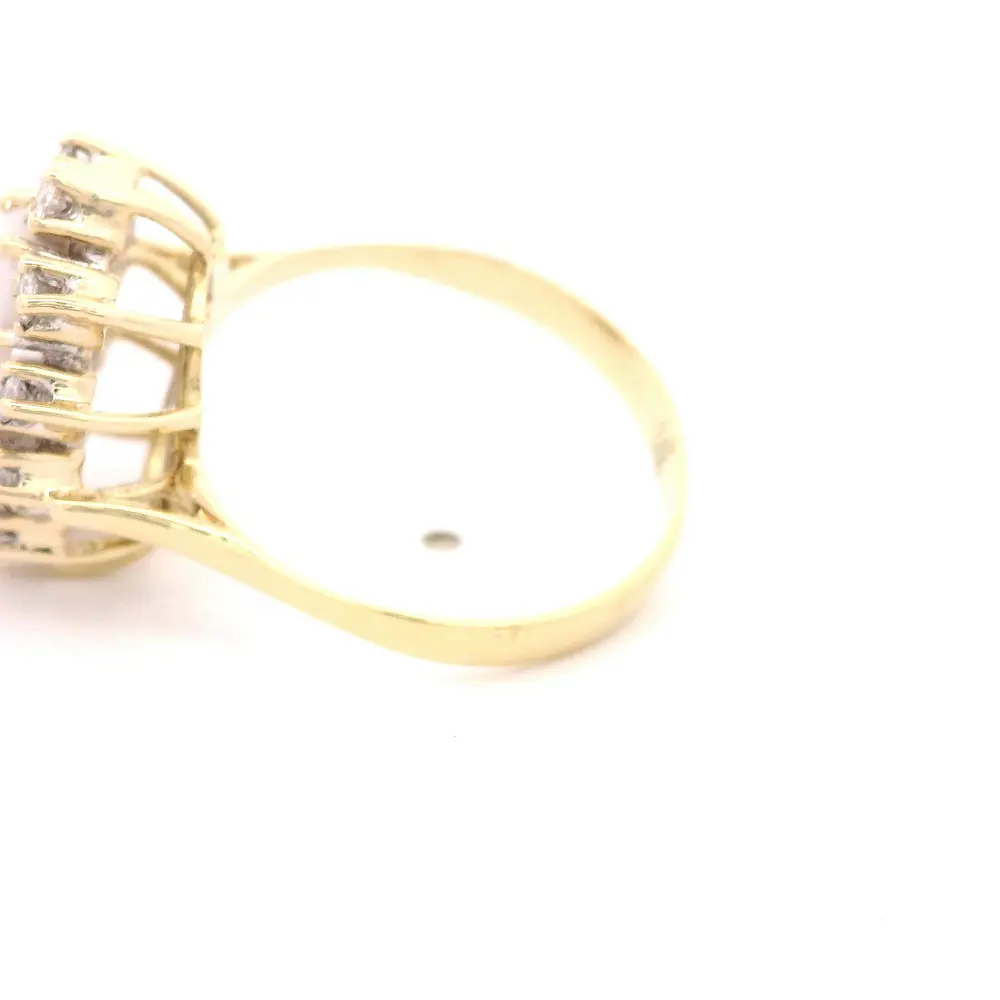 Anillo Flor De Oro 14K Con Ópalo Blanco y 12 Diamantes