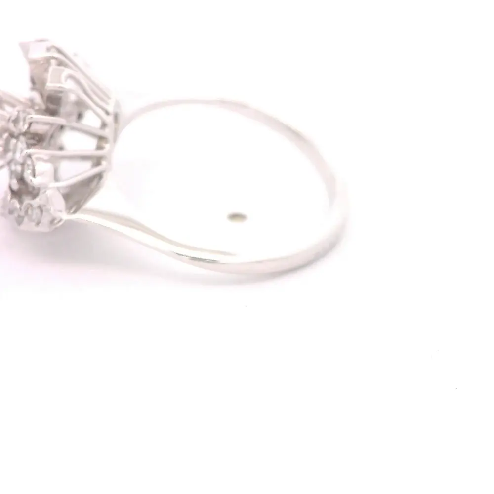 Anillo Calado De Oro Blanco 18K Con 27 Diamantes