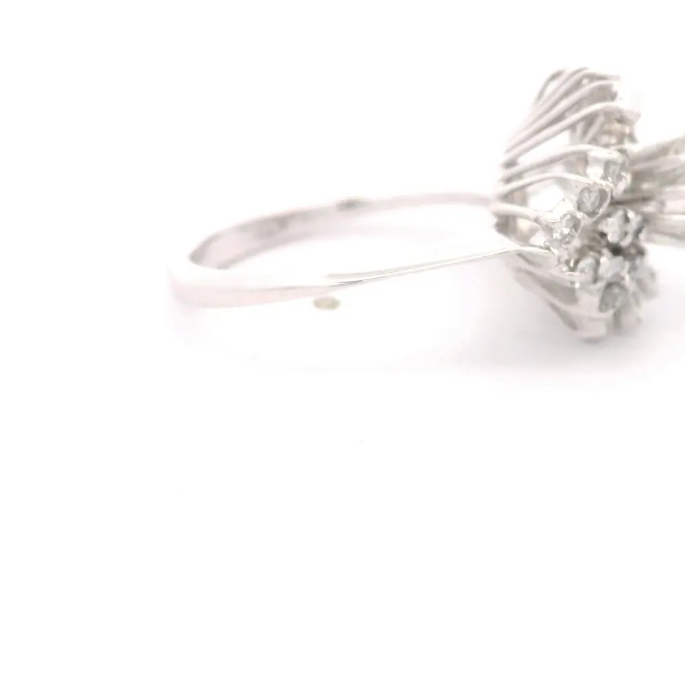 Anillo Calado De Oro Blanco 18K Con 27 Diamantes