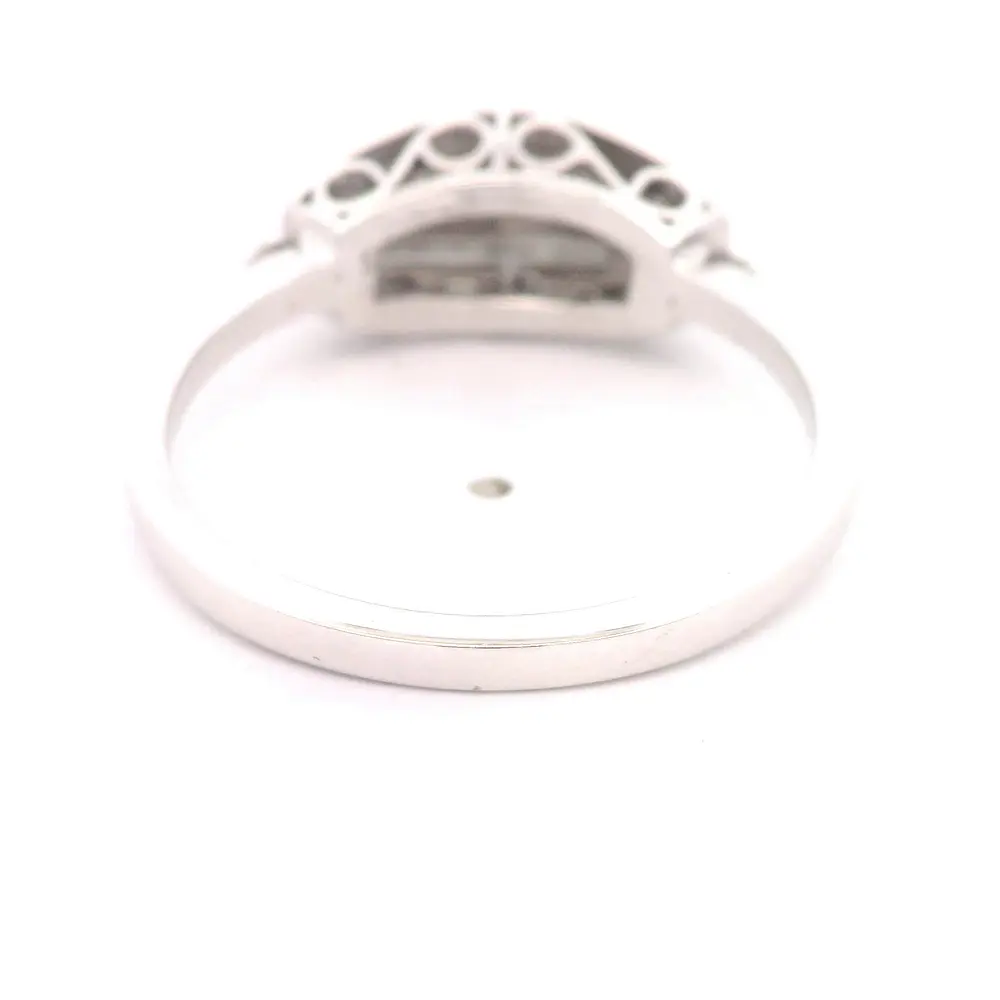 Anillo Ovalado Tallado De Oro Blanco 18K Con 5 Diamantes Naturales