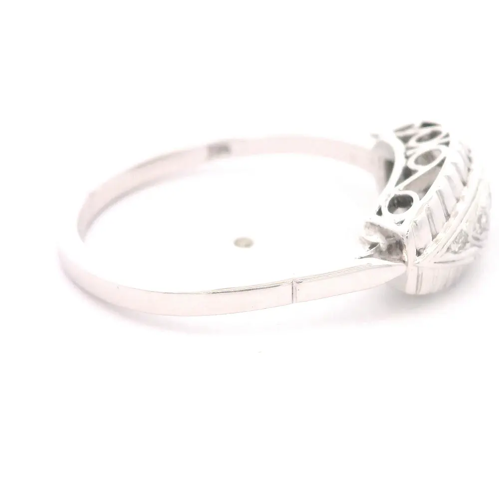 Anillo Ovalado Tallado De Oro Blanco 18K Con 5 Diamantes Naturales