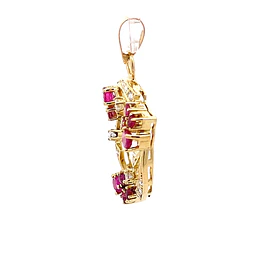 Colgante Calado De Oro 18K Con 15 Diamantes y 12 Rubíes Sintéticos