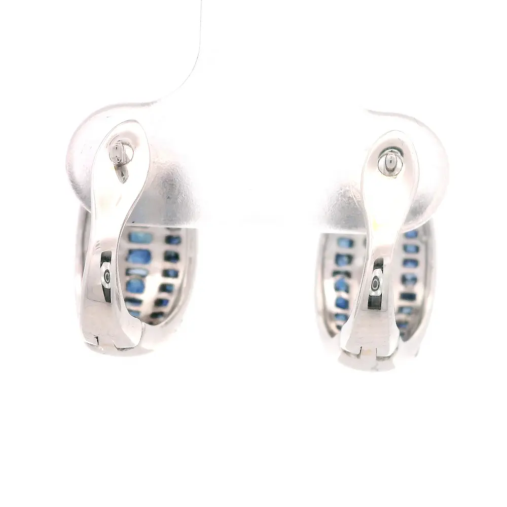 Aros Huggies Bombé De Oro Blanco 18K Con Diamantes y Piedras Azules
