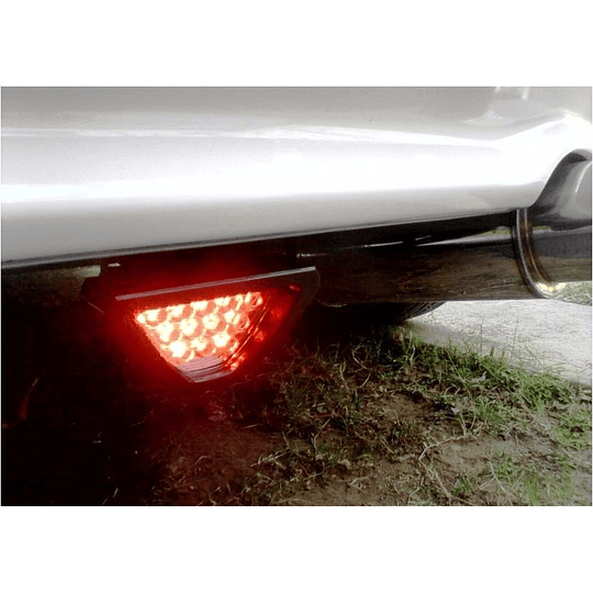 Tercera Luz Freno Roja Triangular Auxiliar Intermitente 12 Led Tipo Formula 1 Universal Auto Moto