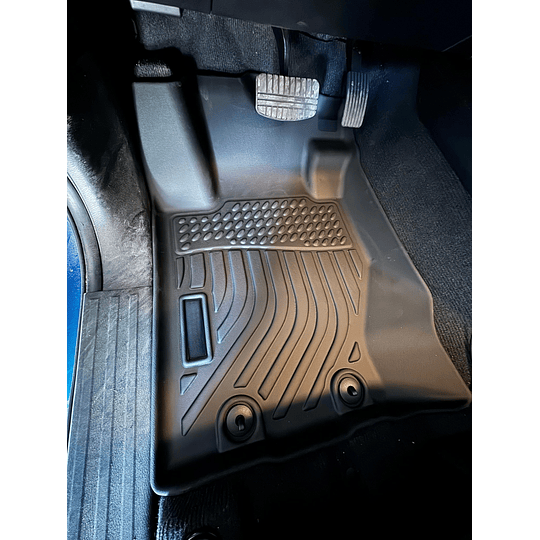 (Mitsubishi L200 Año 2024-2025+) Pisos Rígidos Calce Perfecto Tipo Bandeja Antiderrame