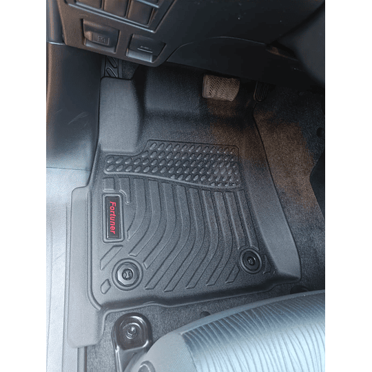 (Toyota Fortuner 2016-2025+) Pisos Rígidos Calce Perfecto Tipo Bandeja Antiderrame (1era+2da+3era Fila de Asientos)