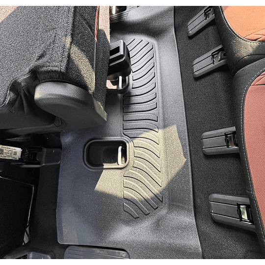 (Hyundai Creta / Creta Grand 2022-2025+) Pisos Rígidos Calce Perfecto Tipo Bandeja Antiderrame (1era+2da+3era Fila de Asientos)